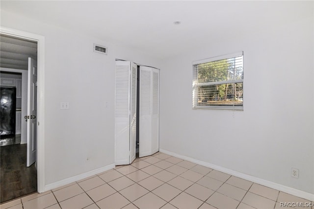 spare room with light tile patterned flooring