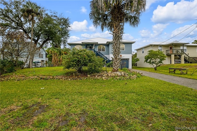 view of front of house featuring a garage and a front yard