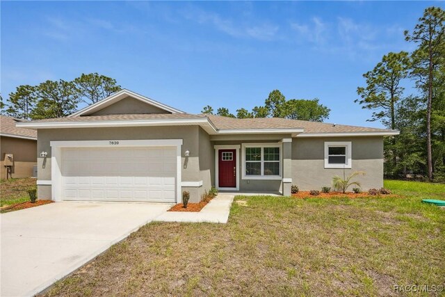 7820 N Sarazen Dr, Citrus Springs, FL 34434 - ranch-style house featuring stucco siding, a garage, driveway, and a front lawn
