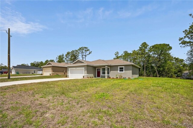 7820 N Sarazen Dr, Citrus Springs, FL 34434 - ranch-style home featuring a garage, driveway, stucco siding, and a front lawn