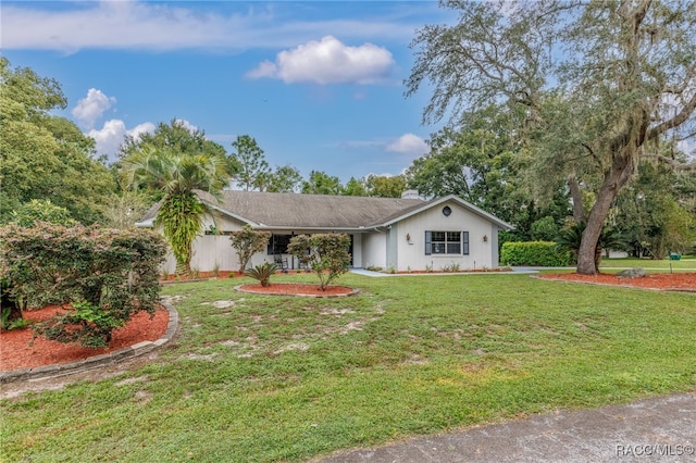 ranch-style home with a front yard