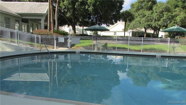 view of swimming pool