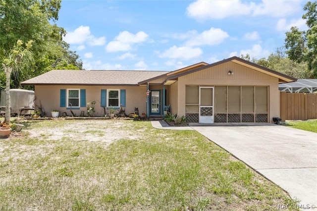 single story home featuring a front yard