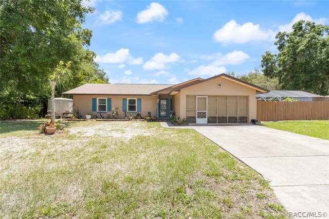 single story home featuring a front yard