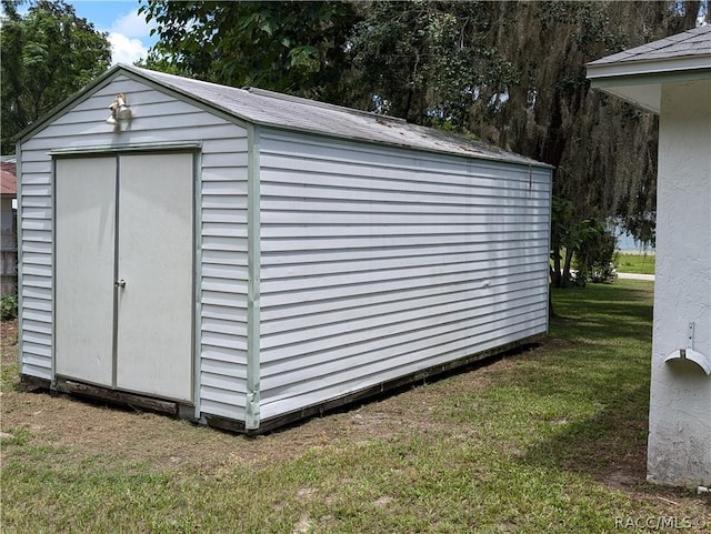 view of outbuilding featuring a lawn