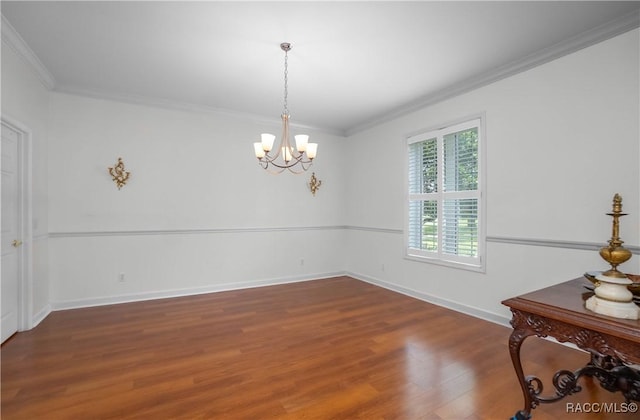9093 E Pinehurst Ct, Inverness, FL 34450 - unfurnished room with wood finished floors, a chandelier, and crown molding