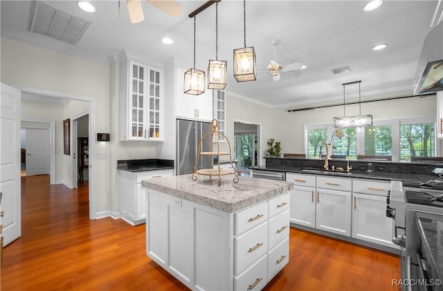 9093 E Pinehurst Ct, Inverness, FL 34450 - kitchen featuring a ceiling fan, stainless steel appliances, ornamental molding, a center island, and dark wood finished floors
