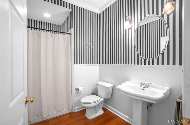 9093 E Pinehurst Ct, Inverness, FL 34450 - bathroom featuring wallpapered walls, crown molding, wood finished floors, and shower / bathtub combination with curtain