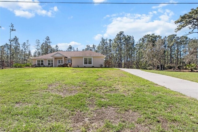 single story home featuring a front lawn