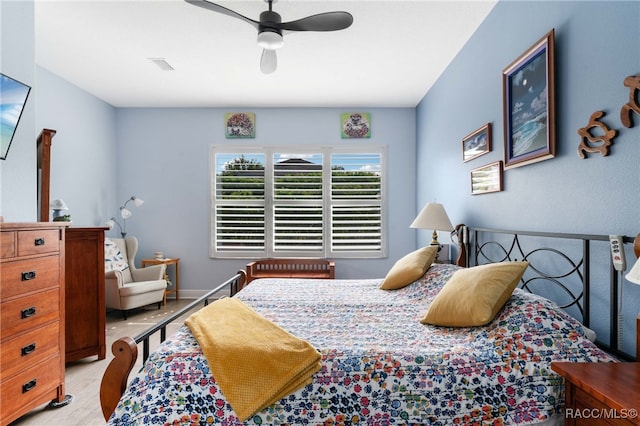 bedroom with ceiling fan