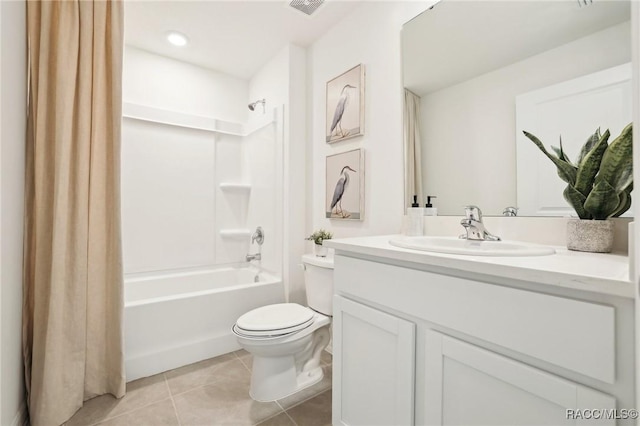 943 W Anderson Ln, Citrus Springs, FL 34434 - full bath featuring tile patterned flooring, toilet, vanity, and shower / tub combo with curtain