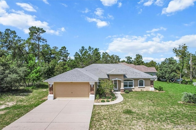 view of front facade featuring a garage, a shingled roof, driveway, stucco siding, and a front lawn