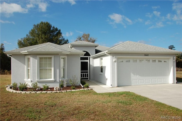 view of front of house featuring a front lawn and a garage