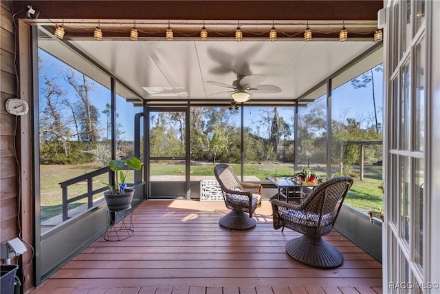 sunroom / solarium featuring a ceiling fan