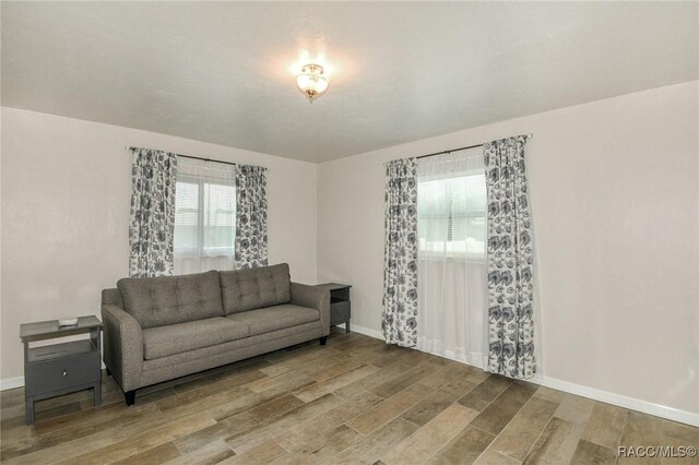 7 Michigan St, Beverly Hills, FL 34465 - living area with wood finished floors and baseboards