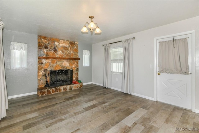 7 Michigan St, Beverly Hills, FL 34465 - unfurnished living room featuring a chandelier, wood finished floors, and a fireplace