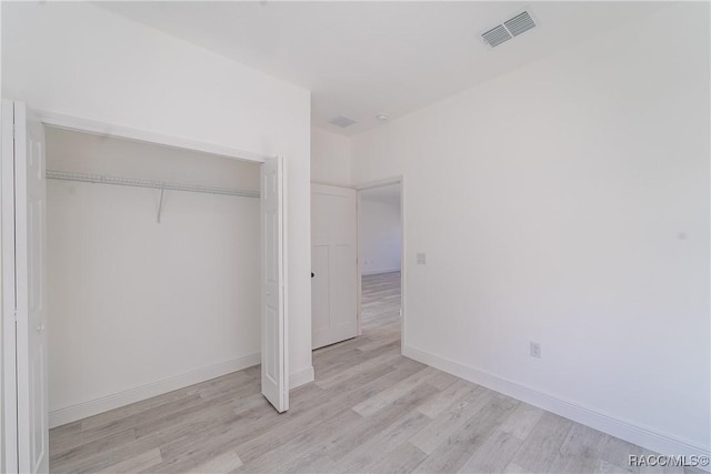 572 W Bluster Pl, Citrus Springs, FL 34434 - unfurnished bedroom with light wood-style floors and a closet