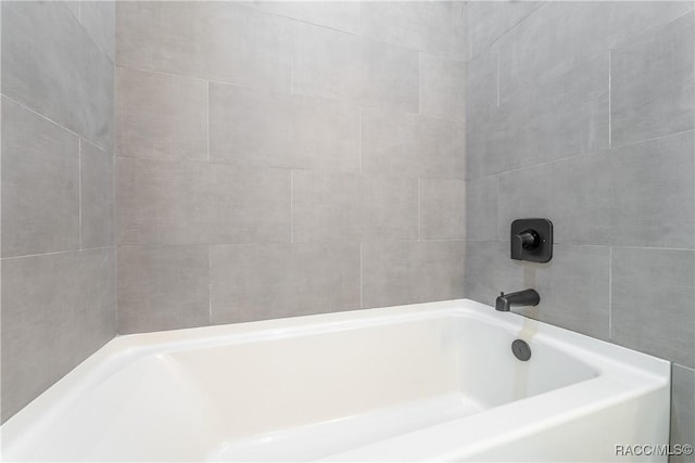 572 W Bluster Pl, Citrus Springs, FL 34434 - bathroom featuring a bathtub