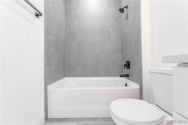 572 W Bluster Pl, Citrus Springs, FL 34434 - full bath featuring  shower combination and wood finished floors
