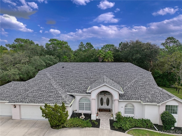 view of front facade featuring a garage