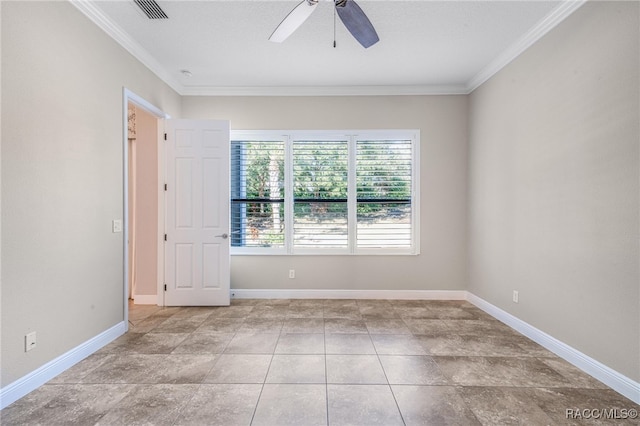 empty room featuring ceiling fan and crown molding