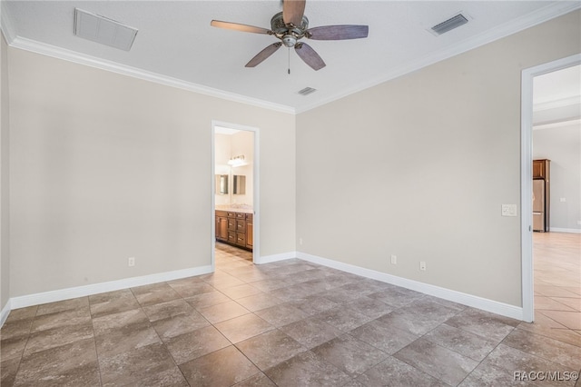 empty room featuring ceiling fan and crown molding