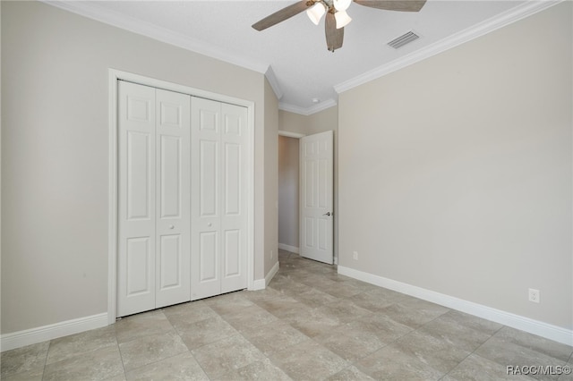 unfurnished bedroom featuring a closet, ceiling fan, and ornamental molding