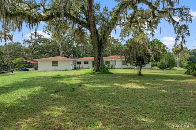 view of yard featuring a carport