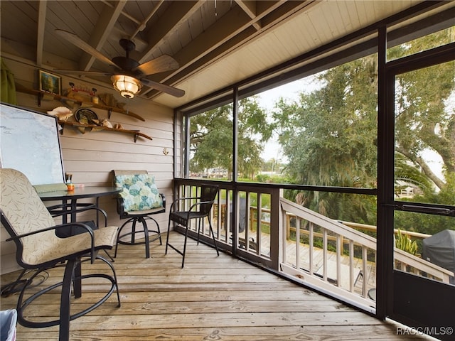 sunroom featuring ceiling fan