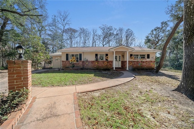 single story home featuring a front lawn and covered porch