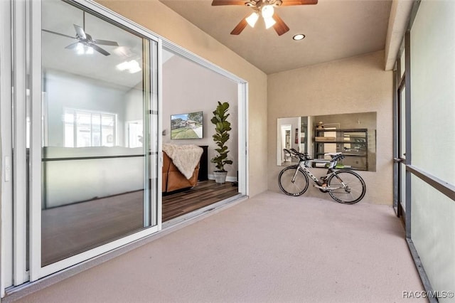 sunroom with ceiling fan