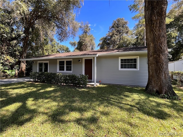 ranch-style house with a front yard