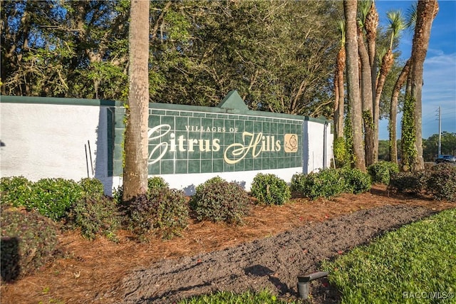 view of community / neighborhood sign