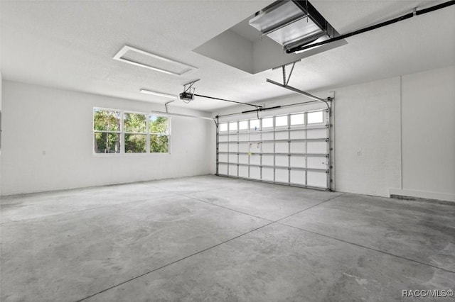 1253 E Hobart Ln, Hernando, FL 34442 - garage featuring a garage door opener