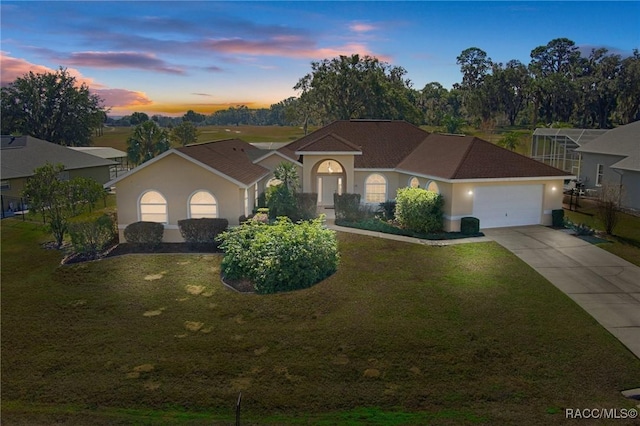 view of front facade featuring a yard and a garage