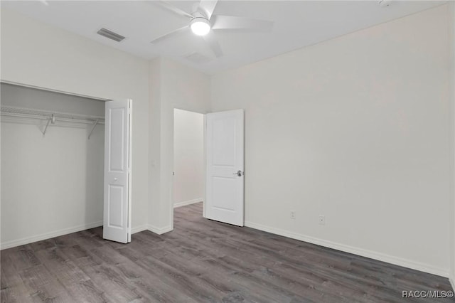 unfurnished bedroom featuring visible vents, wood finished floors, a closet, baseboards, and ceiling fan