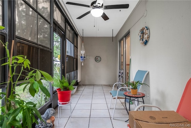 sunroom / solarium with ceiling fan