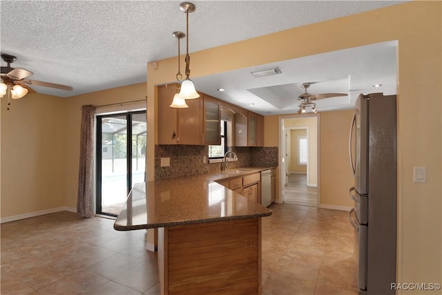 3231 S Eagle Pt, Inverness, FL 34450 - kitchen with a ceiling fan, freestanding refrigerator, a peninsula, backsplash, and a textured ceiling