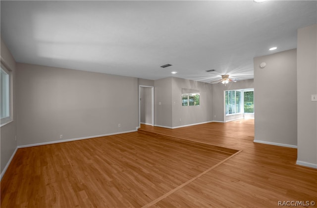 empty room featuring light hardwood / wood-style floors and ceiling fan