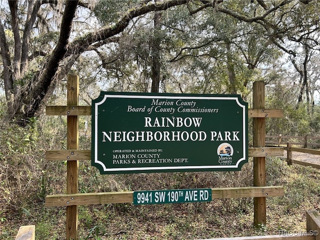 view of community / neighborhood sign