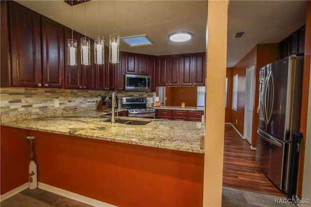 kitchen featuring dark wood-style floors, appliances with stainless steel finishes, visible vents, and tasteful backsplash