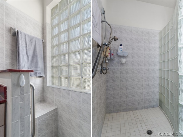 bathroom featuring tiled shower