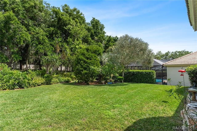 view of yard featuring a lanai