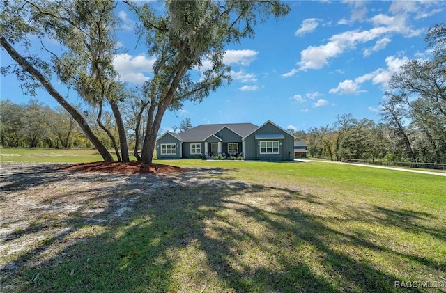 view of front of house with a front lawn