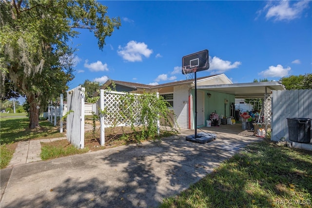 view of front of property featuring a carport