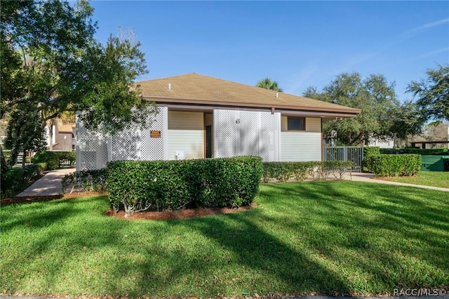 rear view of house featuring a lawn