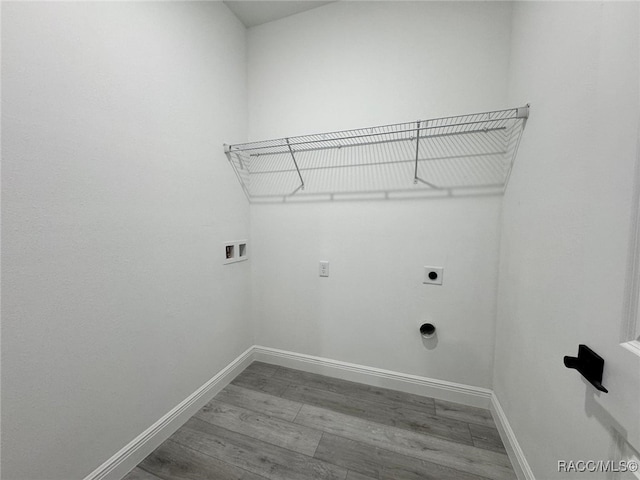 7549 N Santos Dr, Citrus Springs, FL 34434 - laundry area with hookup for an electric dryer, washer hookup, baseboards, and wood finished floors