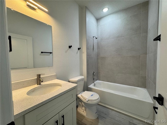 7549 N Santos Dr, Citrus Springs, FL 34434 - full bathroom with toilet, vanity, shower / bathtub combination, wood finished floors, and recessed lighting