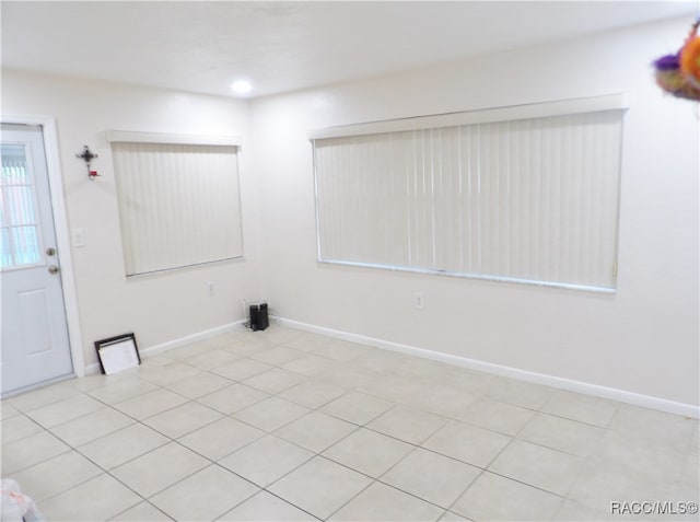 empty room featuring light tile patterned floors