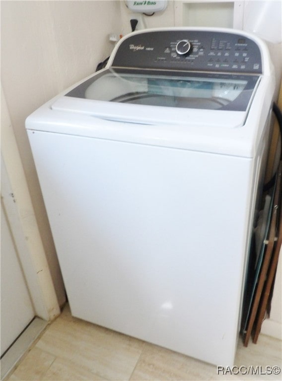 laundry room featuring washer / dryer